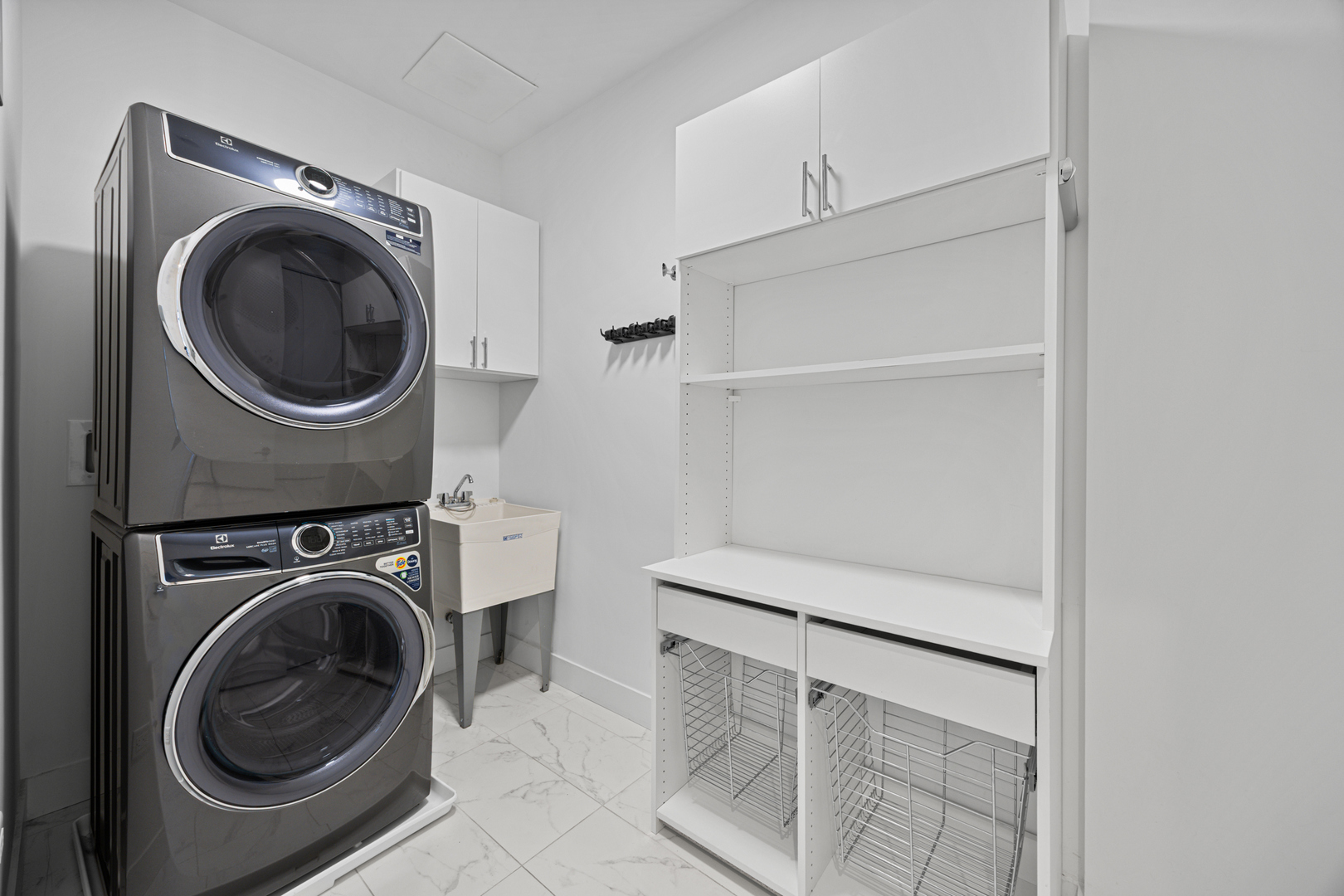 305 South Racine Avenue, Unit PHD Chicago, IL 60607 - Photo 21 of 49 Gallery Image 21