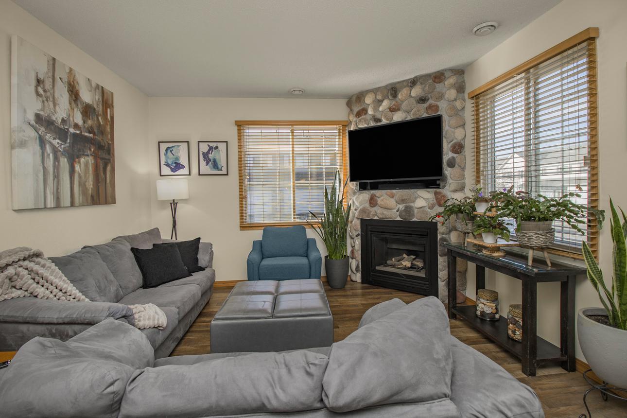 2066 Mockingbird Avenue Shakopee, MN 55379 - Photo 2 of 31