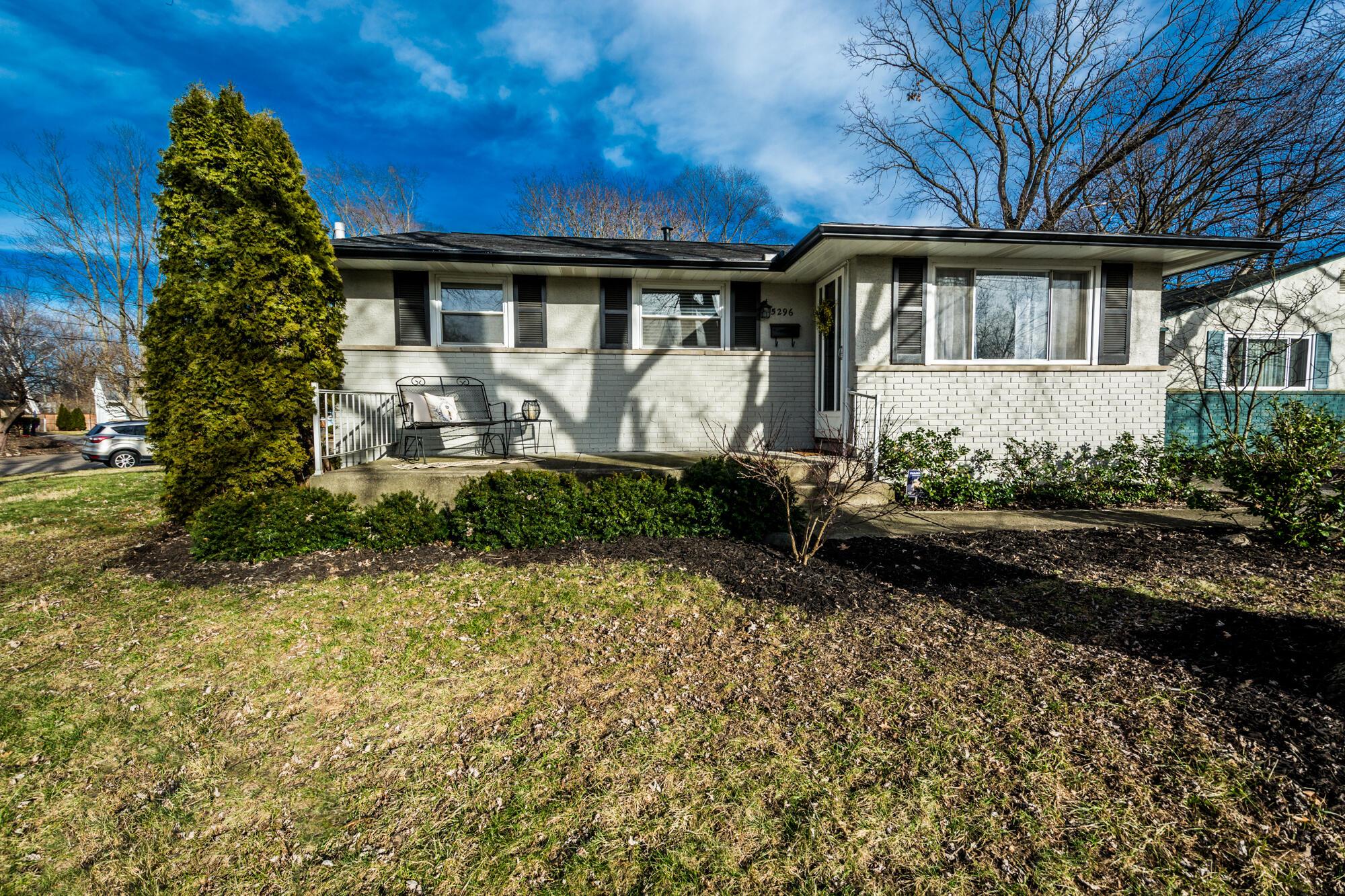 5296 Roche Place Columbus, OH 43229 - Photo 2 of 29 Welcome Home to 5296 Roche Pl.