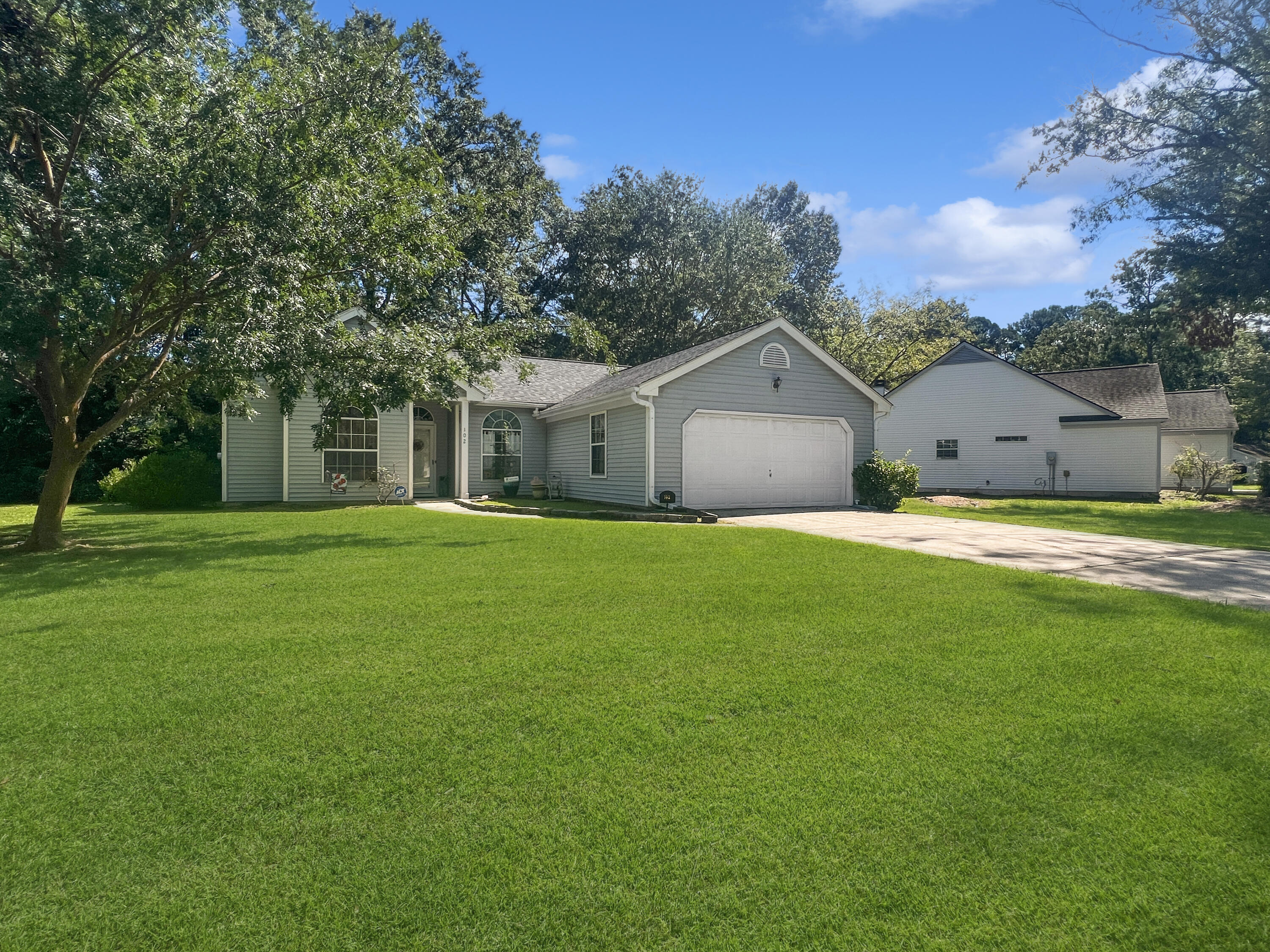 102 Amberside Drive Goose Creek, SC 29445 - Photo 2 of 17 a9b0db226c5d141aacab49897823e5688dea07f3