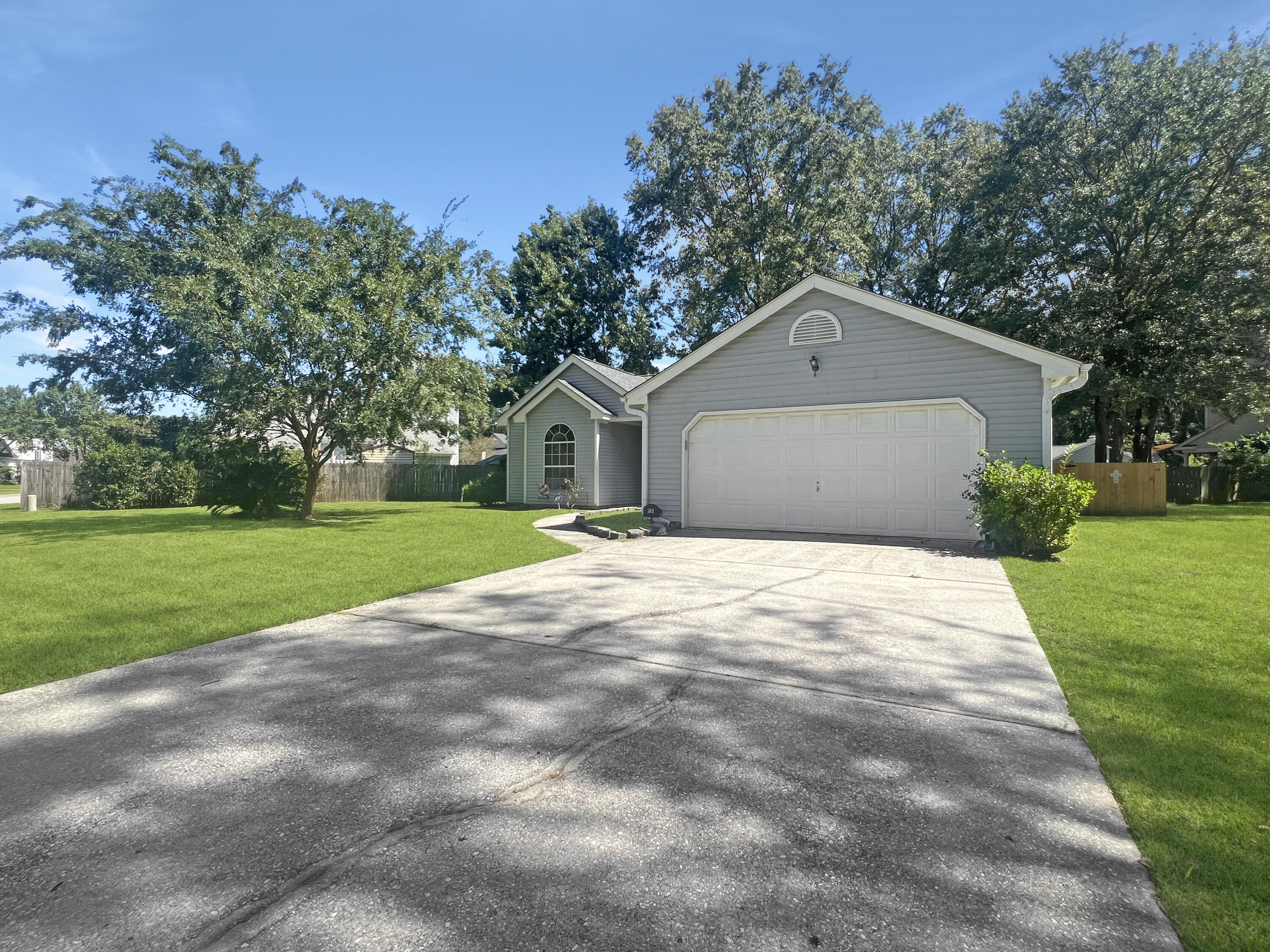 102 Amberside Drive Goose Creek, SC 29445 - Photo 3 of 17 f16d57a88d8b313b53cfc9b83f7a0157996aada1