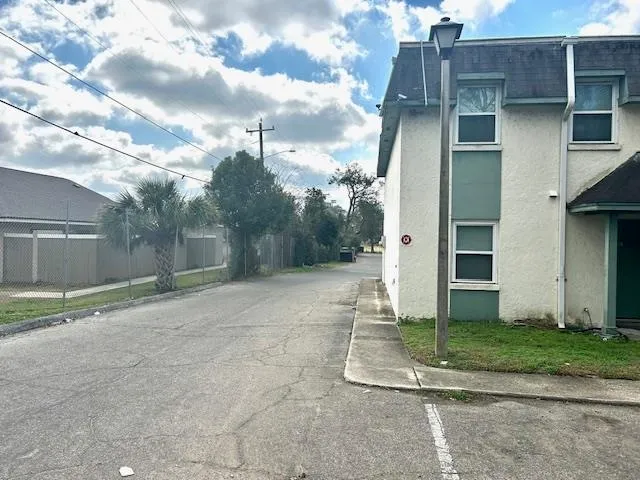 $72,500 | 2325-102 West Pensacola Street, Unit 102, Tallahassee, FL 32304