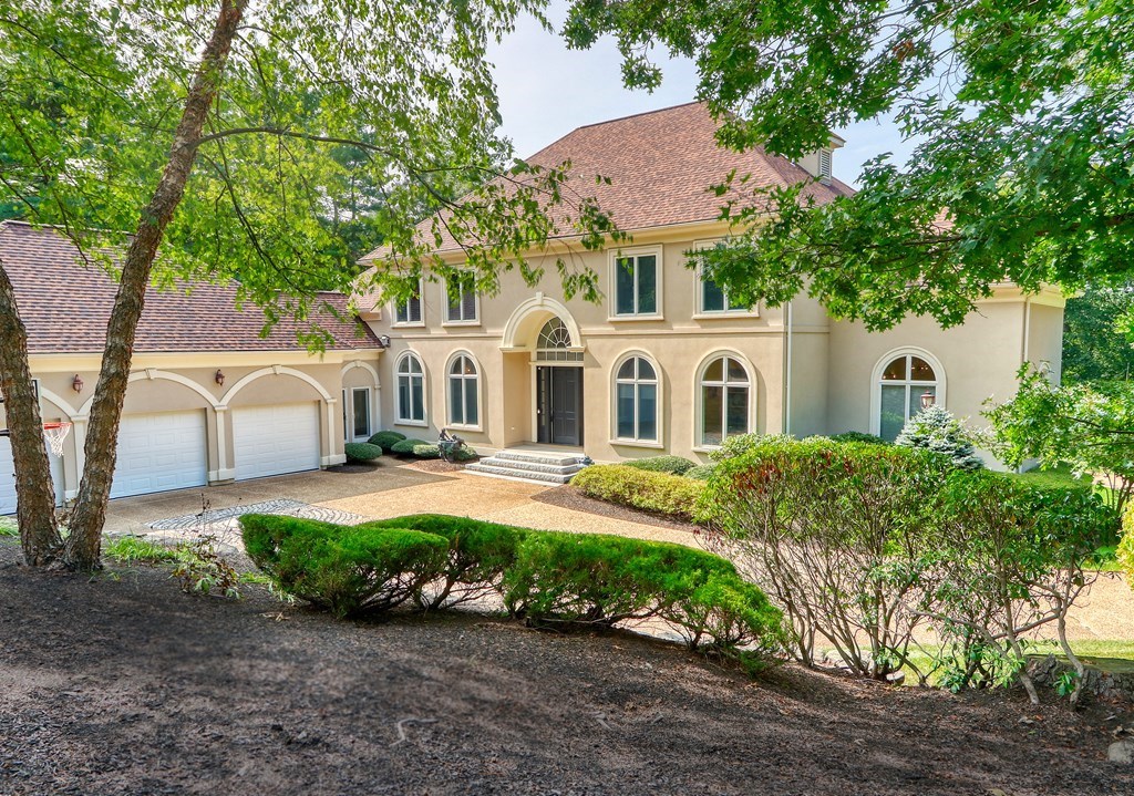 377 Far Reach Road Westwood, MA 02090 - Photo 1 of 41 Gallery Image 1