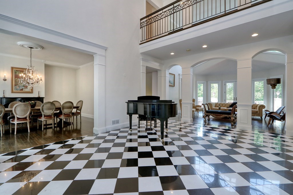 377 Far Reach Road Westwood, MA 02090 - Photo 4 of 41 Gallery Image 4