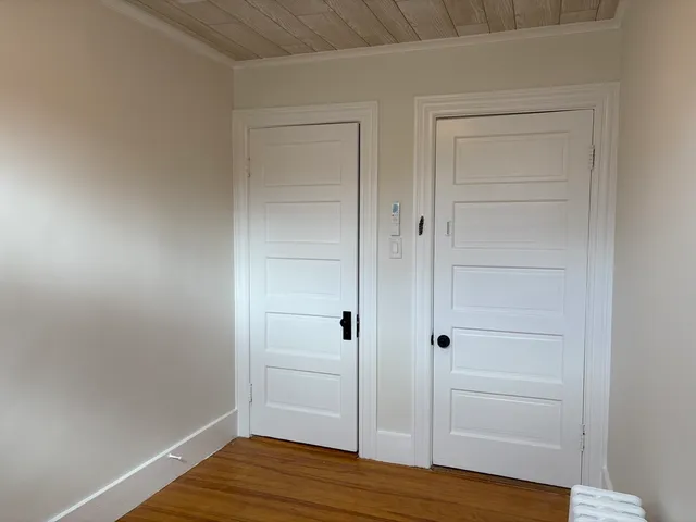 a black and white photo of a living room