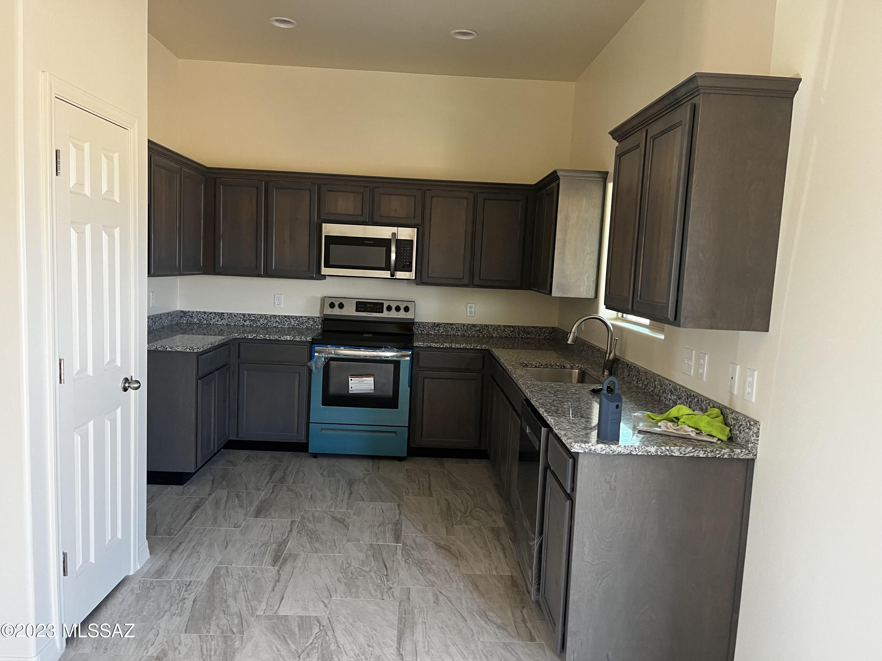 978 Via Puebla Rio Rico, AZ 85648 - Photo 5 of 10