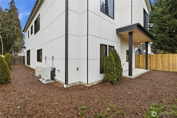 $1,198,000 | 8439 47th Avenue South, Unit B, Seattle, WA 98118