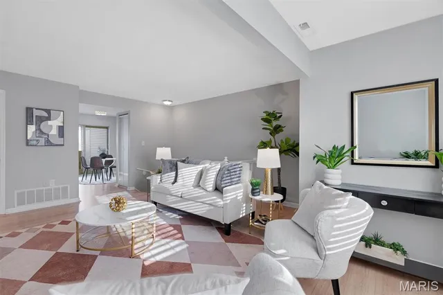 $160,000 | 9043 West Swan Circle, St. Louis, MO 63144