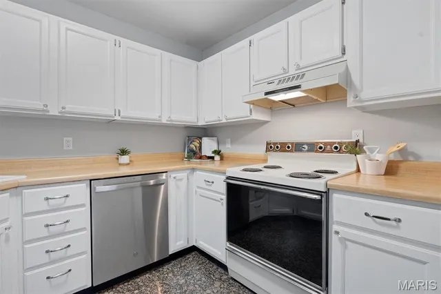 $160,000 | 9043 West Swan Circle, St. Louis, MO 63144