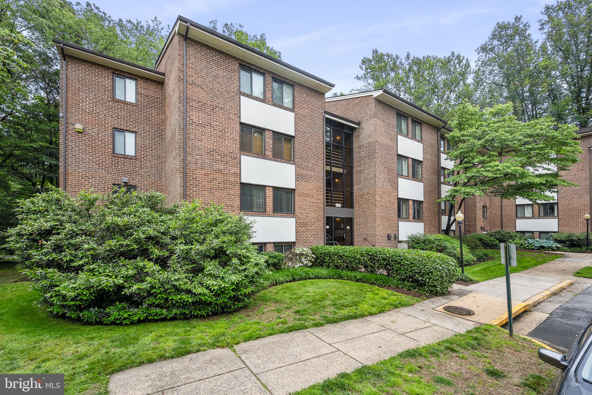1423 Northgate Square, Unit 11 Reston, VA 20190 - Photo 2 of 28 Gallery Image 2