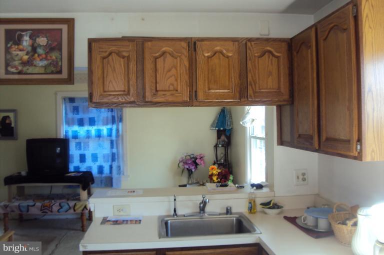 308 Summit Hall Road Gaithersburg, MD 20877 - Photo 2 of 3 Kitchen
