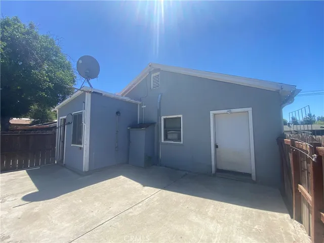 a view of a livingroom with a fireplace
