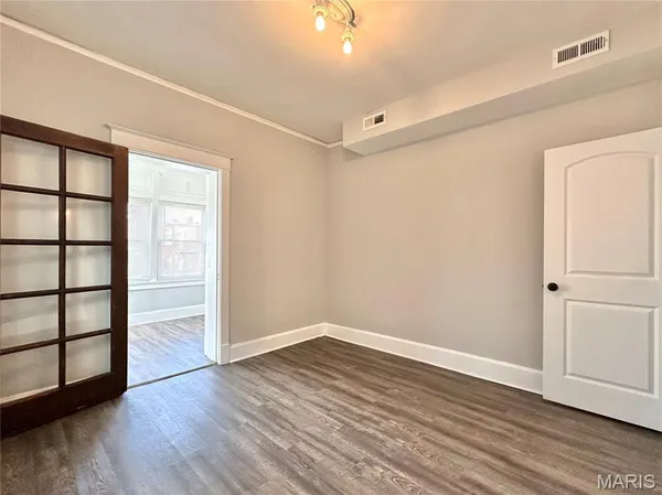 $975 | 4917 Murdoch Avenue, Unit 2W, St. Louis, MO 63109