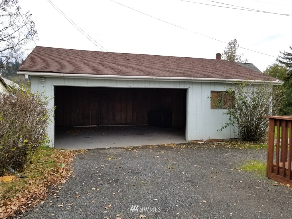 40 Southwest Cascade Avenue Chehalis, WA 98532 - Photo 3 of 11 Gallery Image 3