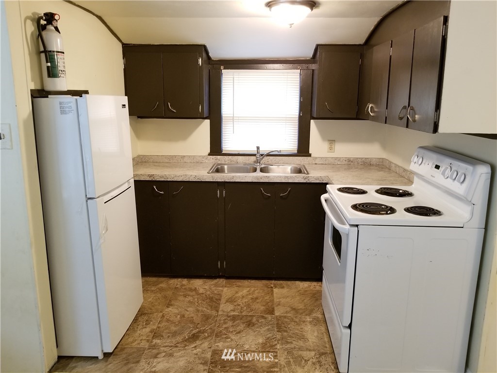 40 Southwest Cascade Avenue Chehalis, WA 98532 - Photo 4 of 11 Gallery Image 4