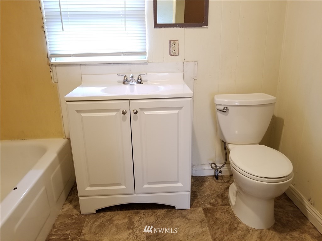 40 Southwest Cascade Avenue Chehalis, WA 98532 - Photo 7 of 11 Gallery Image 7