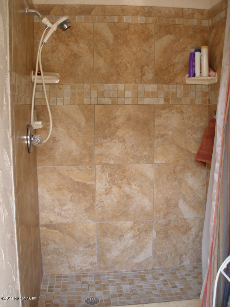 518 Gentian Road St. Augustine, FL 32086 - Photo 13 of 26 a bathroom with a shower