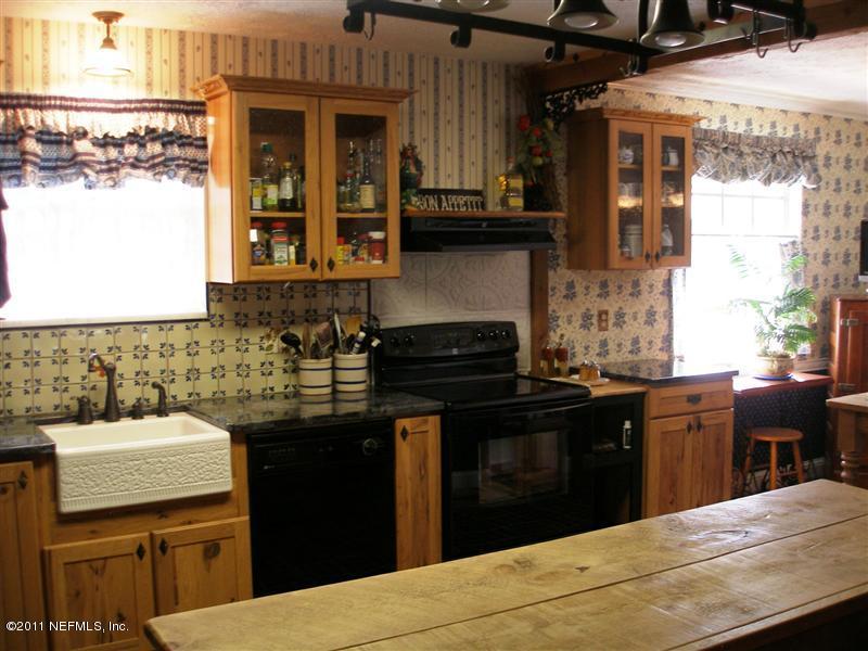 518 Gentian Road St. Augustine, FL 32086 - Photo 6 of 26 a kitchen with a sink and cabinets