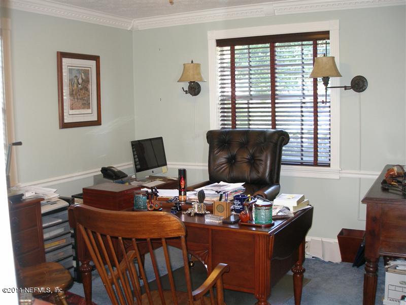 518 Gentian Road St. Augustine, FL 32086 - Photo 10 of 26 a dining room with furniture and window
