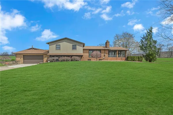 $329,500 | 325 Sunnyside Road, New Castle, PA 16102