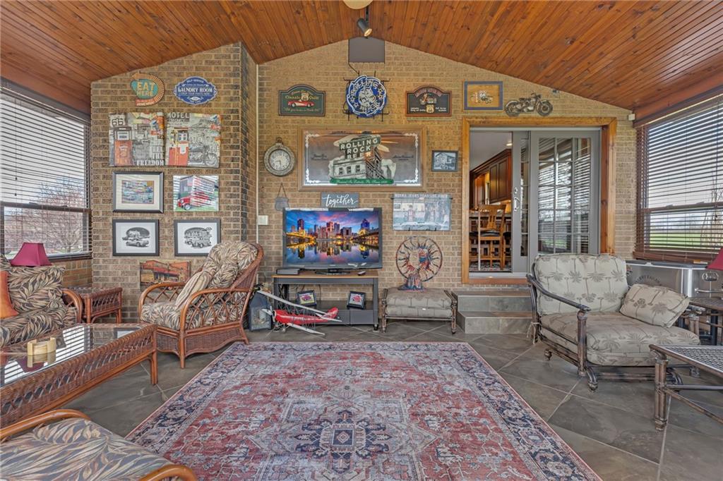 325 Sunnyside Road New Castle, PA 16102 - Photo 24 of 49