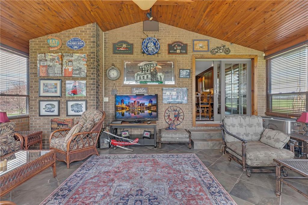 325 Sunnyside Road New Castle, PA 16102 - Photo 27 of 49