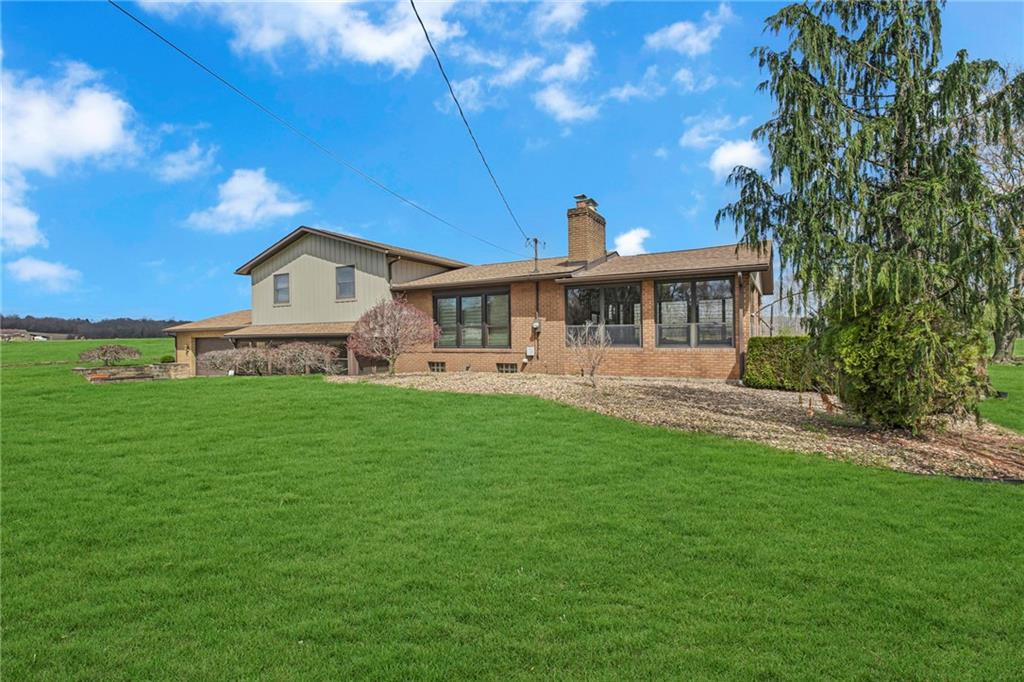 325 Sunnyside Road New Castle, PA 16102 - Photo 3 of 49