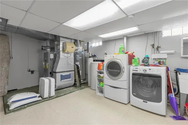 $329,500 | 325 Sunnyside Road, New Castle, PA 16102