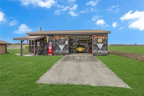 $329,500 | 325 Sunnyside Road, New Castle, PA 16102