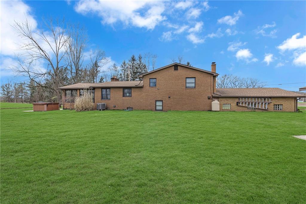 325 Sunnyside Road New Castle, PA 16102 - Photo 5 of 49