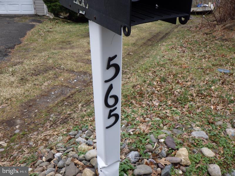 565 Hulmeville Road Langhorne, PA 19047 - Photo 2 of 9