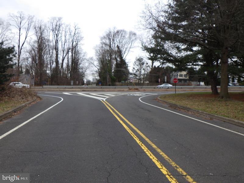 565 Hulmeville Road Langhorne, PA 19047 - Photo 8 of 9