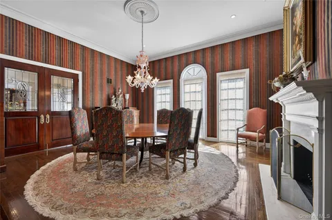 $5,700,000 | 195 Feeks Lane, Locust Valley, NY 11560