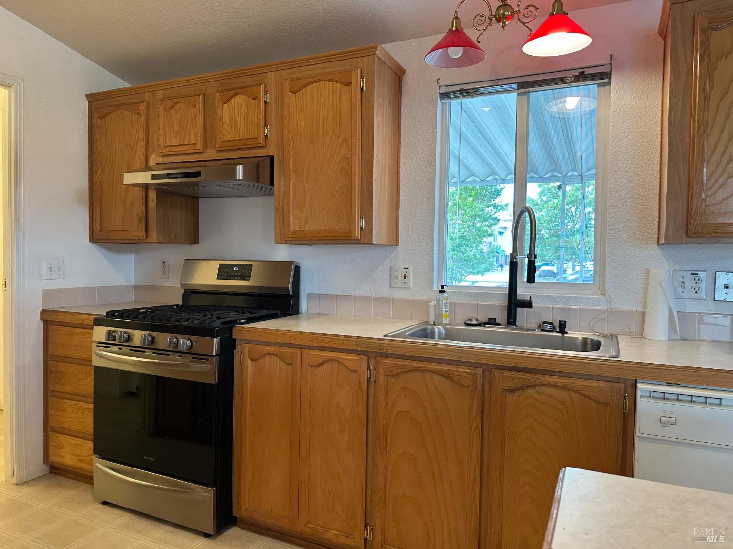 220 Ricardo Avenue Santa Rosa, CA 95407 - Photo 8 of 20