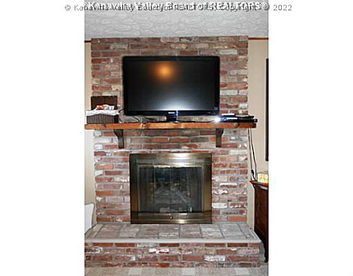 4 Barrington Road Nitro, WV 25143 - Photo 14 of 15 Den/Family/Great Room.