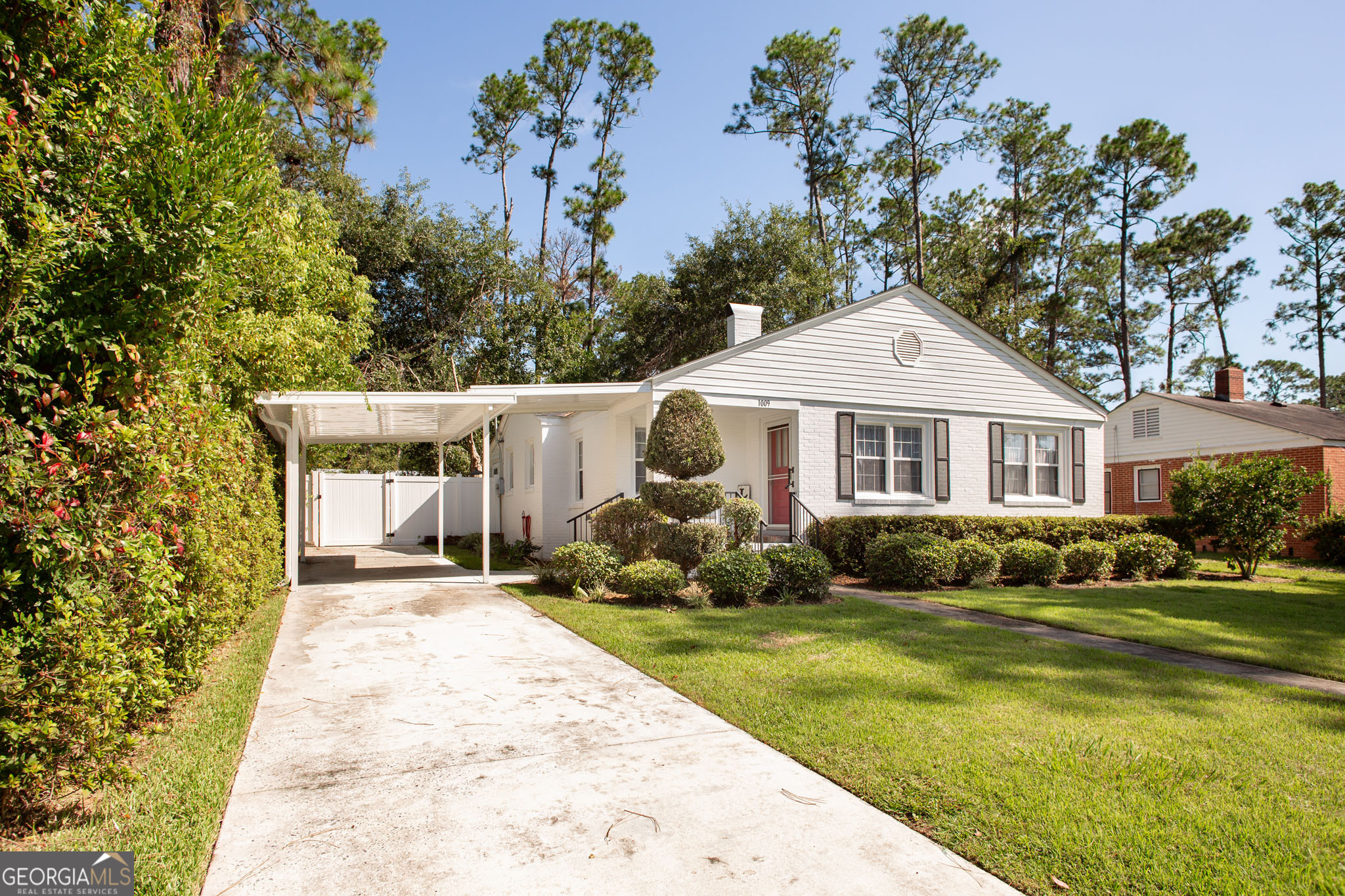 1009 Euclid Avenue Waycross, GA 31501 - Photo 1 of 35 a front view of a house with garden