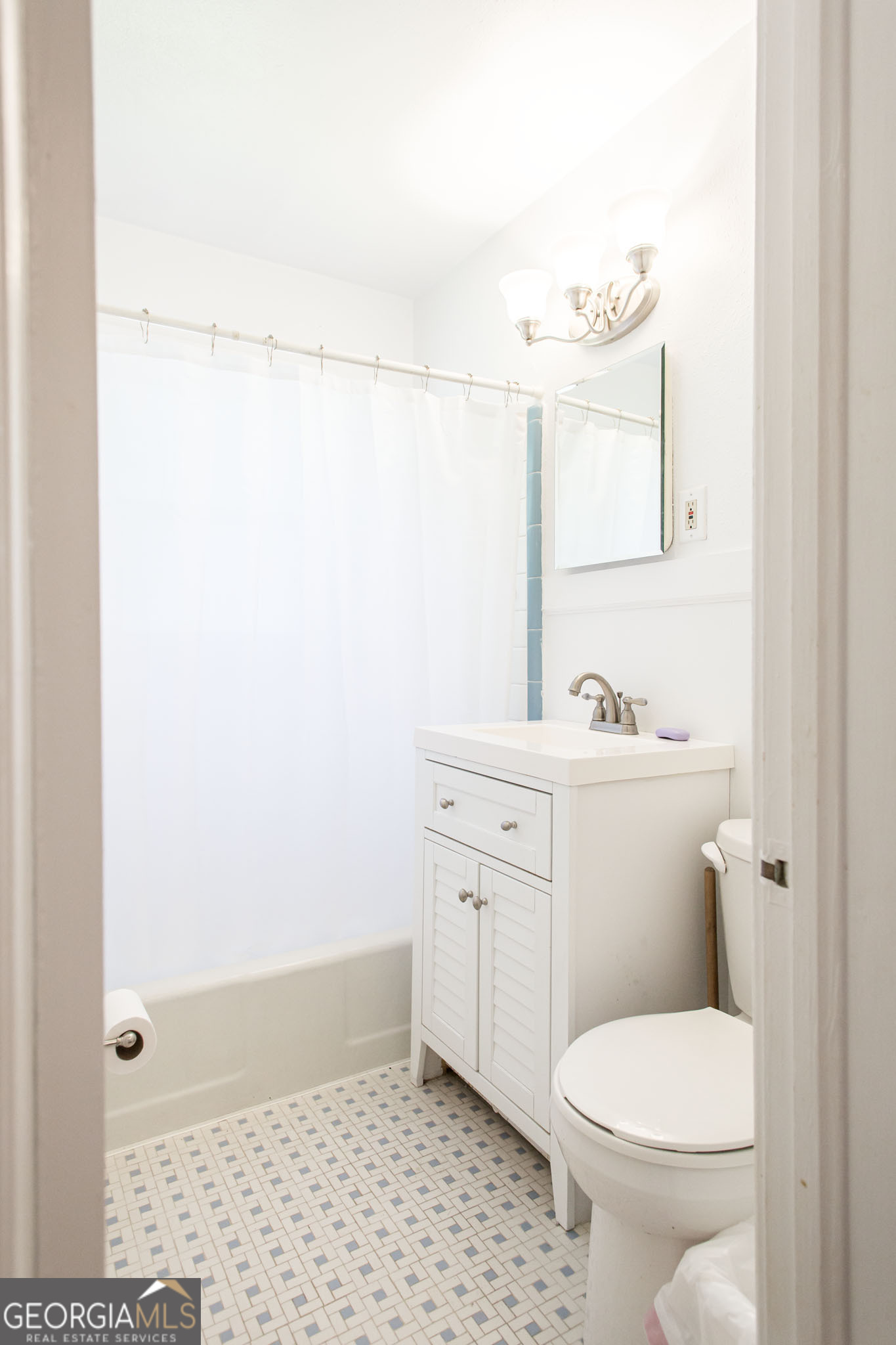1009 Euclid Avenue Waycross, GA 31501 - Photo 17 of 35 a bathroom with a sink a toilet and shower