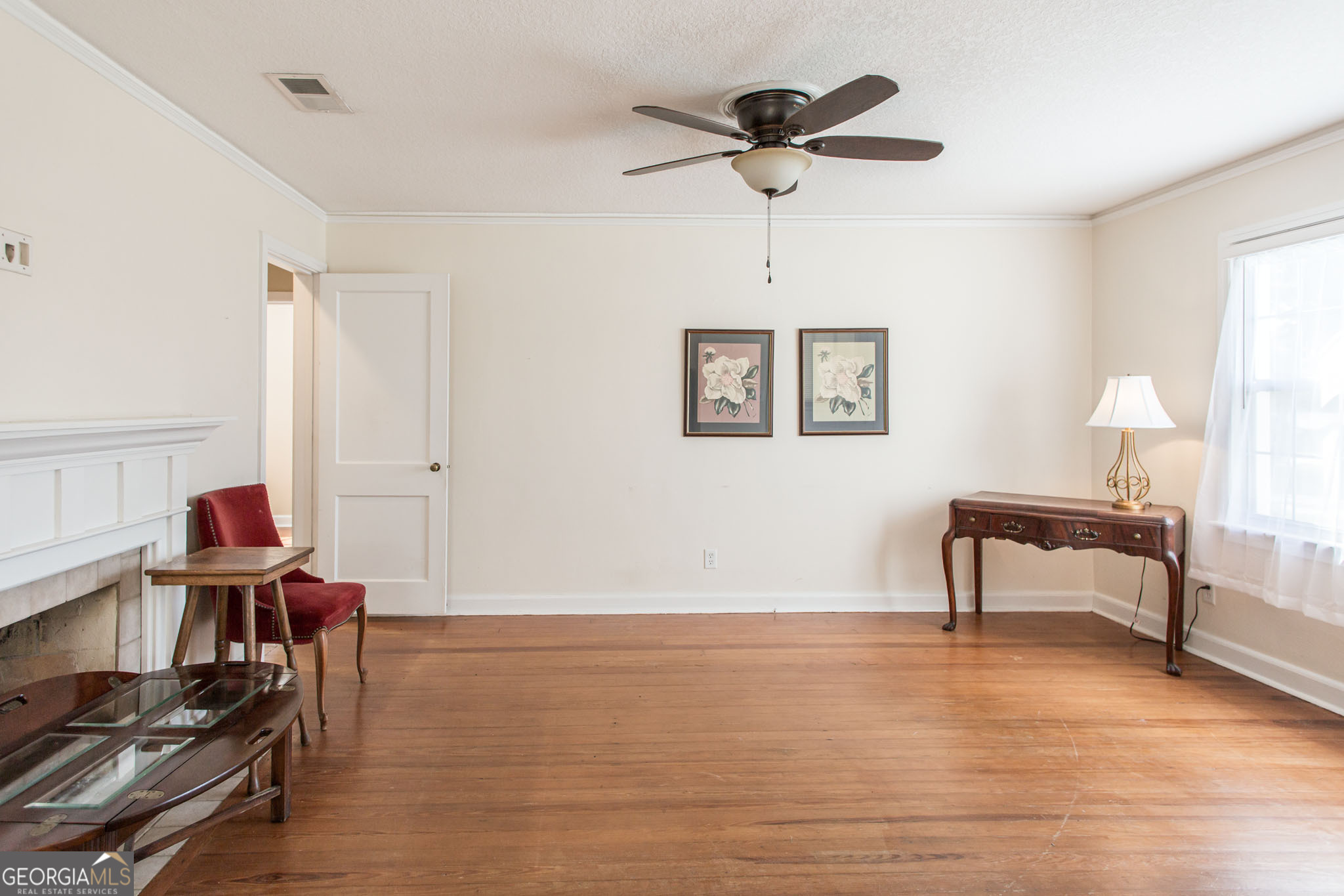 1009 Euclid Avenue Waycross, GA 31501 - Photo 7 of 35 a view of a workspace with furniture and a window