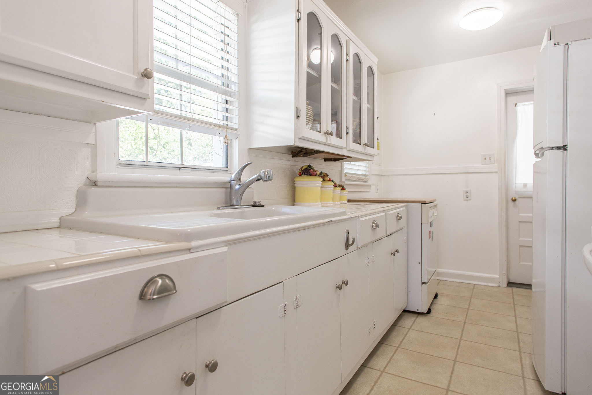 1009 Euclid Avenue Waycross, GA 31501 - Photo 8 of 35 a bathroom with a sink and a window