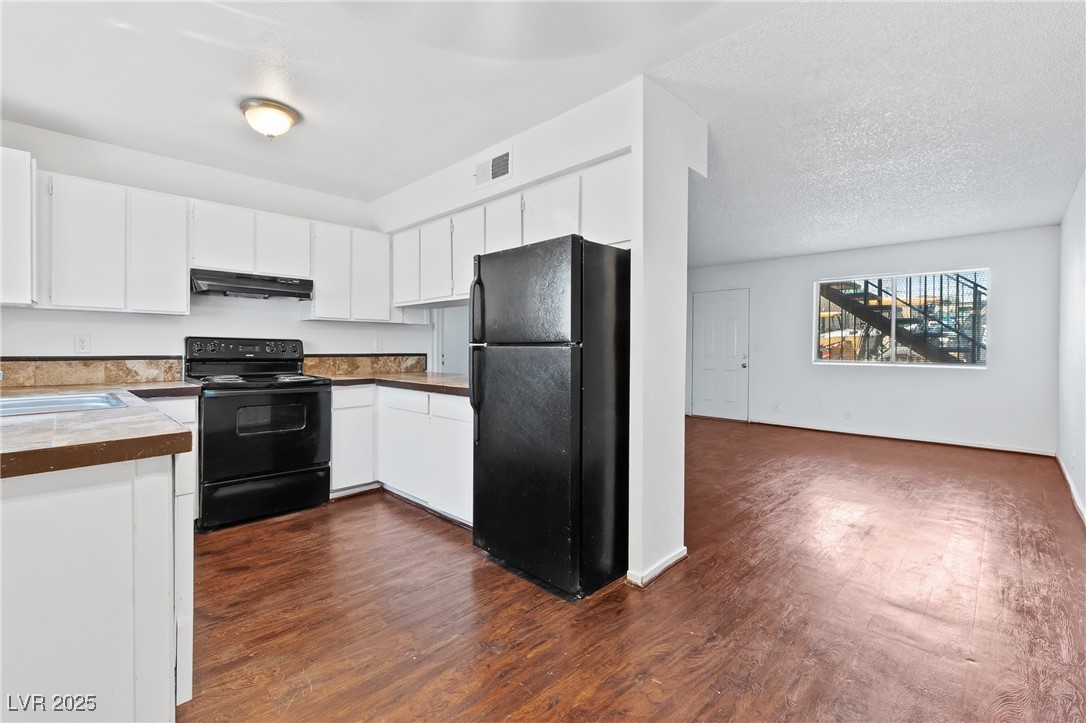 24 Rose Circle, Unit B North Las Vegas, NV 89030 - Photo 6 of 14