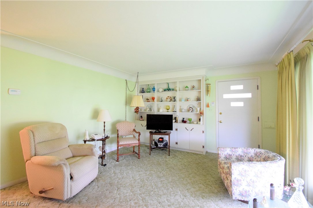 6398 Stanbury Road Parma, OH 44129 - Photo 10 of 30