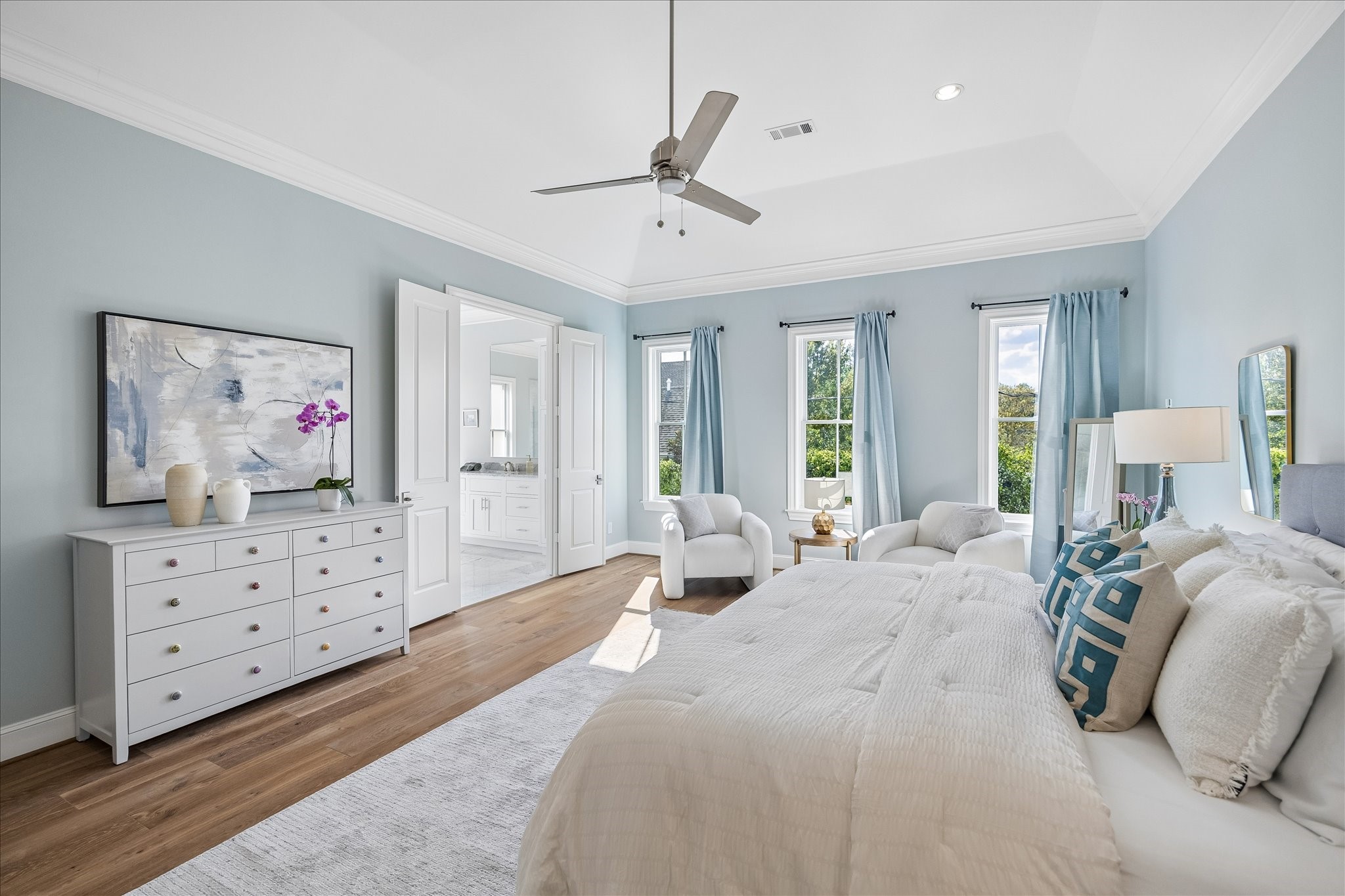 3020 Lake Street Houston, TX 77098 - Photo 23 of 41 Double doors open to the primary bath.