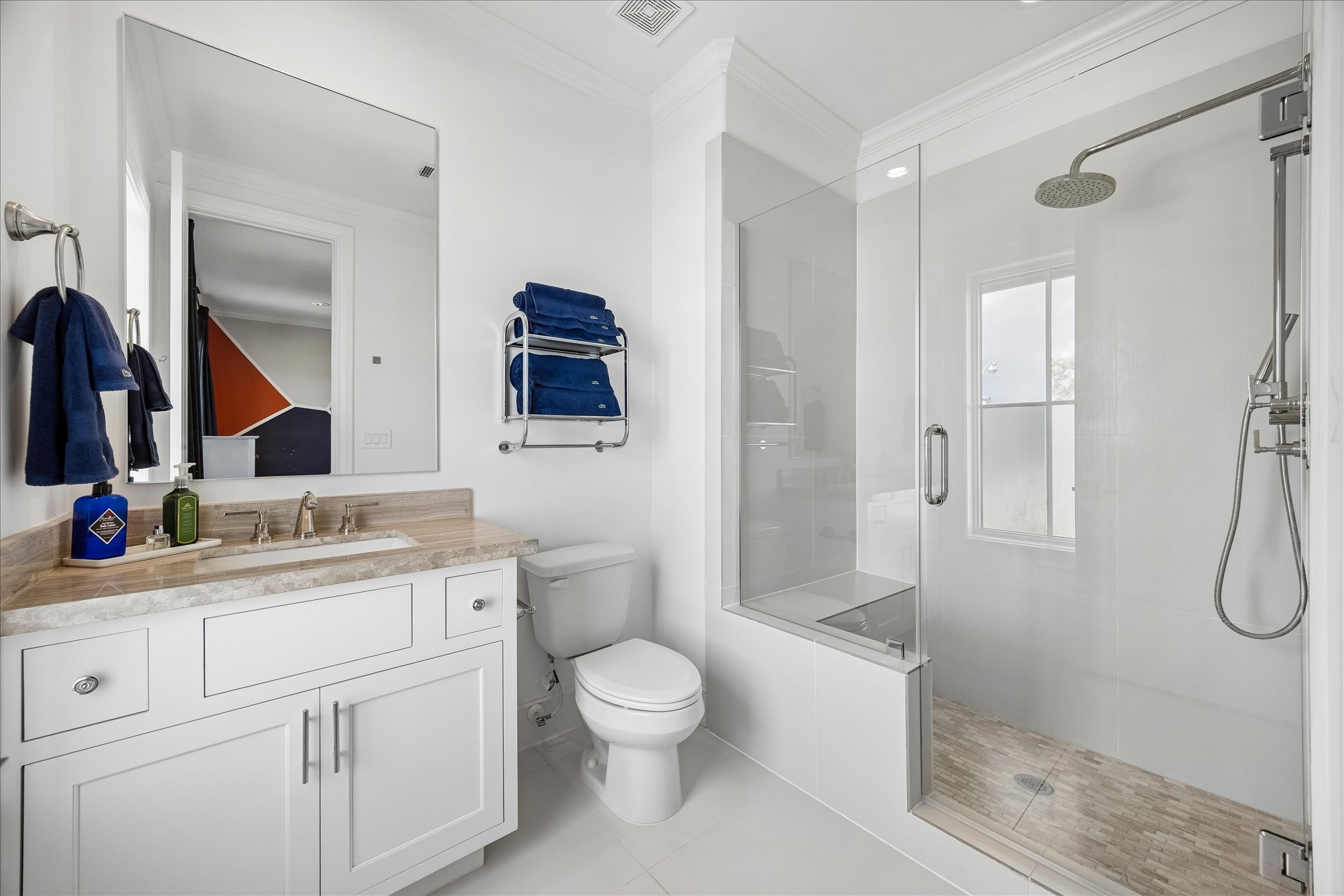 3020 Lake Street Houston, TX 77098 - Photo 30 of 41 En-suite bath with walk-in shower.