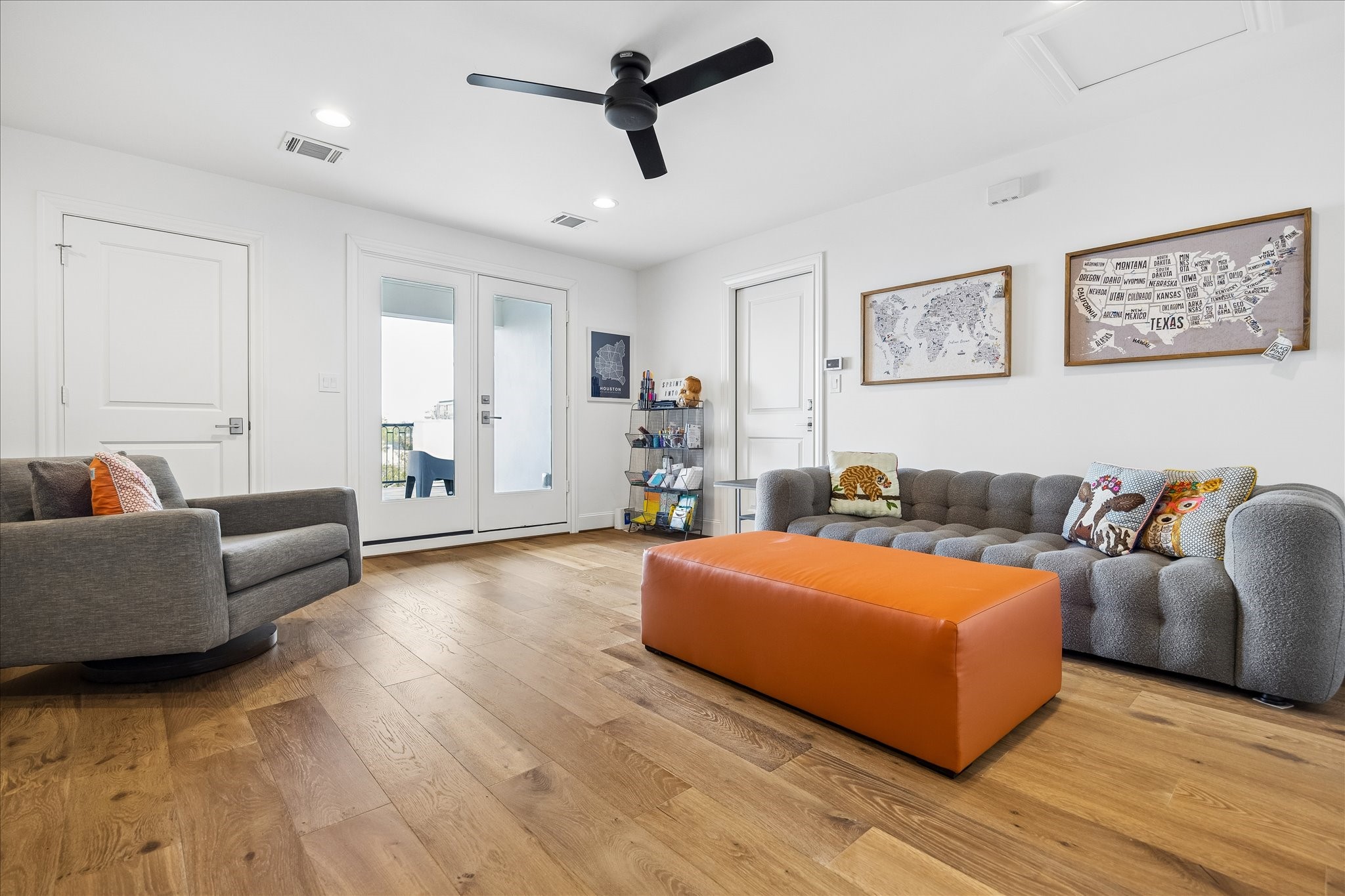 3020 Lake Street Houston, TX 77098 - Photo 35 of 41 The third floor is an additional living area with full bath. French doors open to the roof terrace.