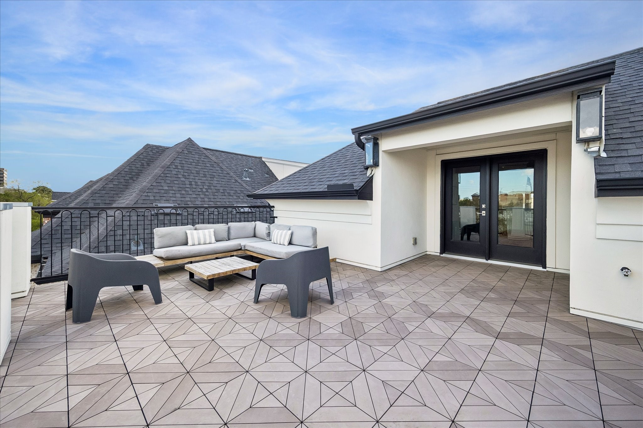 3020 Lake Street Houston, TX 77098 - Photo 37 of 41 Roof top terrace with views to the east, north, and south.