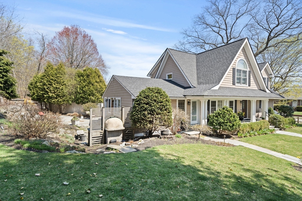 23 Albert Street Waltham, MA 02453 - Photo 2 of 35