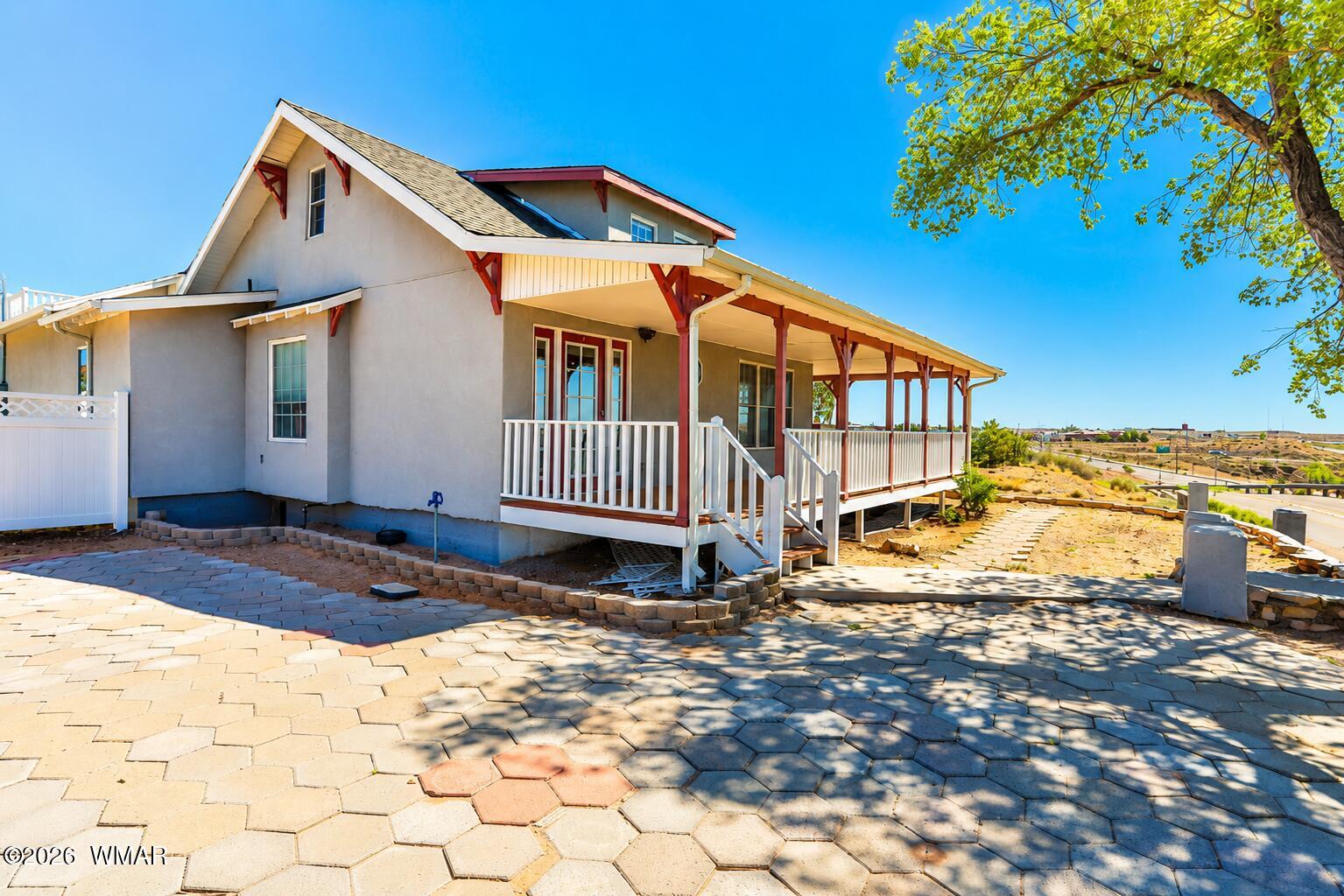 102 Crestview Road Holbrook, AZ 86025 - Photo 2 of 55 a front view of a house with a yard