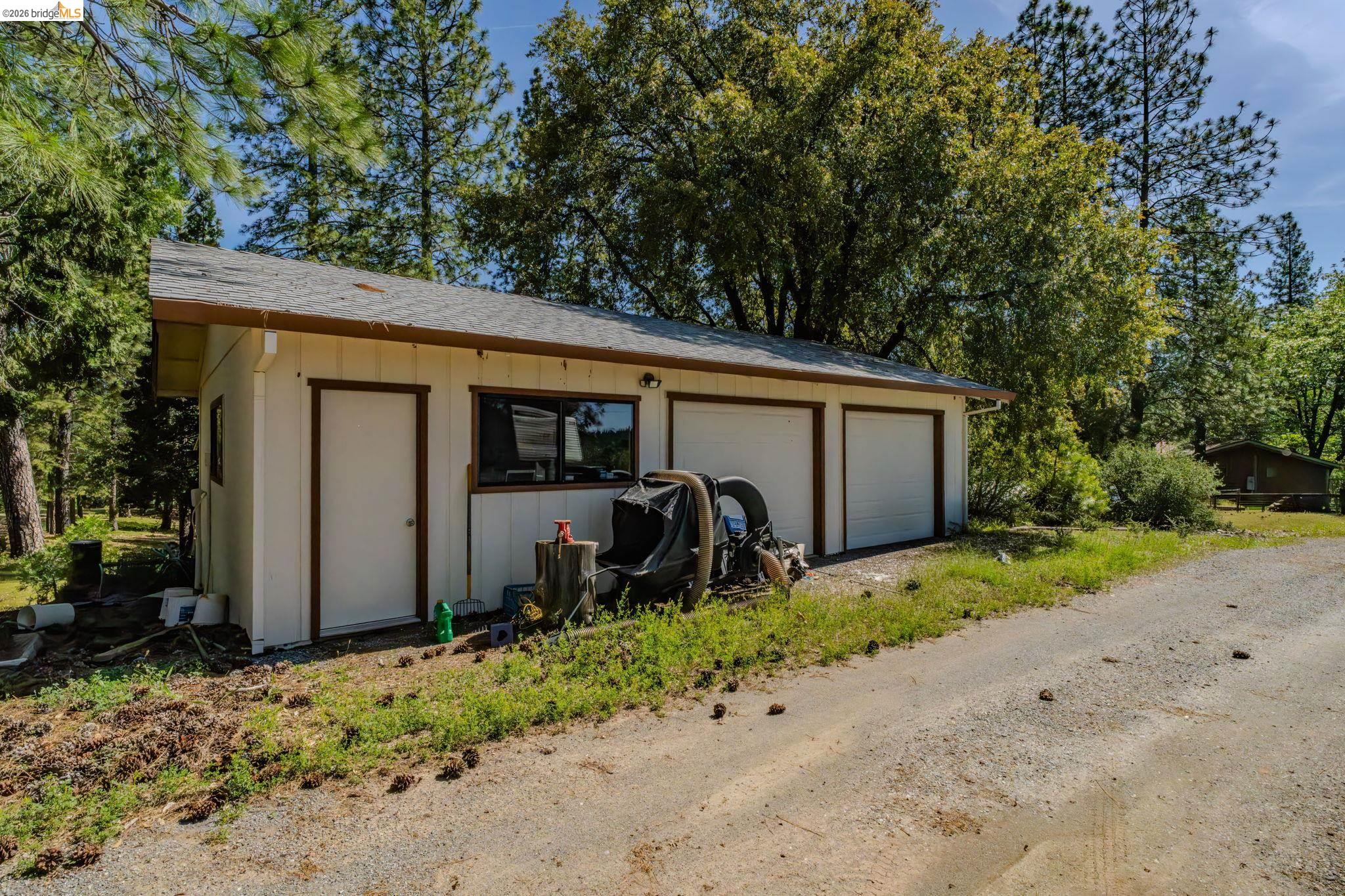 6161 Fullen Road Murphys, CA 95247 - Photo 9 of 53 a front view of a house with garden