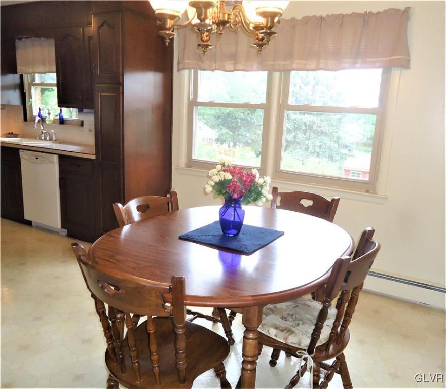 44 Ridgewood Road Easton, PA 18045 - Photo 8 of 24 Bright and spacious dining area