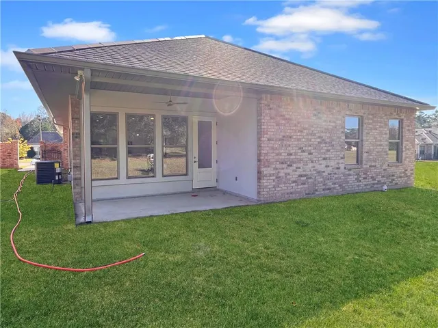 $3,200 | 285 Lourdes Lane, Covington, LA 70435